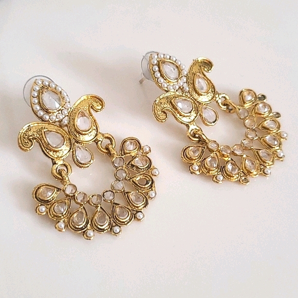 Fashion Earrings NWOT - Picture 3 of 9